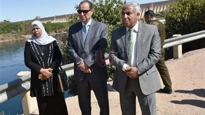 محافظ أسوان يناقش تنفيذ مشروع كوبري بديل للخزان