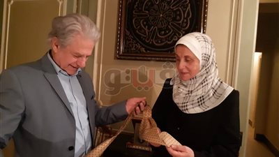 سليم سحاب يزور أسرة العندليب عبد الحليم حافظ في ذكرى رحيله (صور)