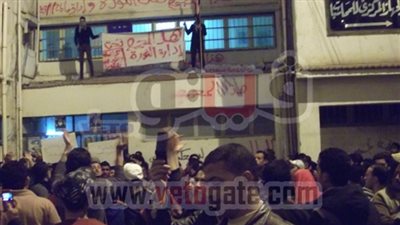 متظاهرو دمياط يطردون وكيل وزارة الصحة