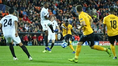 فالنسيا يخطف فوزا من إشبيلية في عقر داره 0/1 بالدوري الإسباني