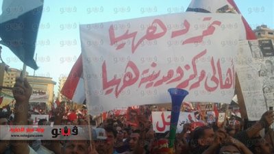 بالصور.. الأغاني الوطنية تلهب حماس متظاهري الشرقية