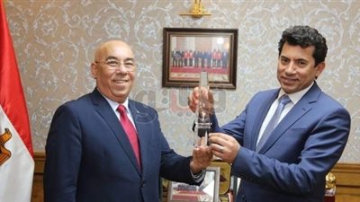 وزير الرياضة يلتقي رئيس الاتحاد العربي للكاراتيه (صور)