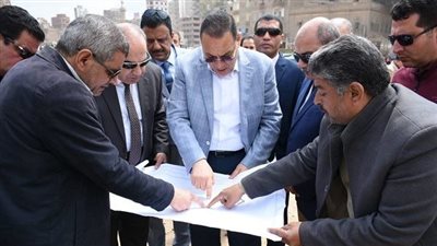 محافظ الشرقية يتفقد 3 مناطق حيوية لإقامة محاور مرورية جديدة (صور)