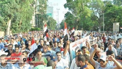 بالصور.. متظاهرو النهضة: مرسي خط أحمر والشعب يريد تطبيق شرع الله