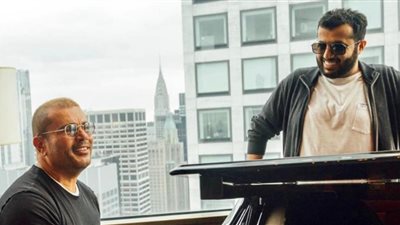 تركي آل الشيخ ينشر صورة مع عمرو دياب