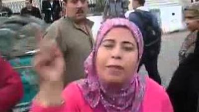 بالفيديو.. بكاء سيدات بالزقازيق على رحيل محافظ الشرقية السابق