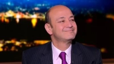 عمرو أديب يسخر من منح إجازة مدفوعة للعاملات أثناء فترة الحيض