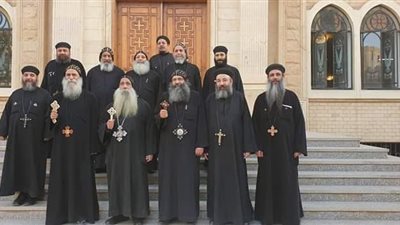 الأنبا كيرلس وبيجول يطمئنان على صحة أسقف نقادة (صور)