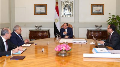 أحداث يوم رئاسي.. السيسي يؤكد لـ«القاضي» دعم الدولة لقطاع تكنولوجيا المعلومات.. يبحث مع «محلب» و«مدبولي» مشروعات الإسكان.. يعين 3 من أساتذة الأزهر بـ«كبار العلماء