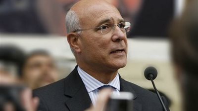 دبلوماسي مصري سابق لـ«فاينانشال تايمز»: الإخوان سرقوا ثورة يناير ولم يحكموا بطريقة ديمقراطية.. غطرسة الجماعة أعمتهم عن المصريين والجيش.. وعقلية القبو واحتقارهم للدين والتعالي على الشعب أسباب