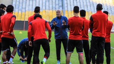 محاضرة أخيرة للاعبي الأهلي قبل مواجهة الاتحاد