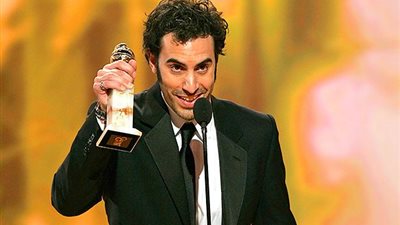 «ساشا بارون» وزوجته يتبرعان بمليون دولار لدعم ضحايا سوريا