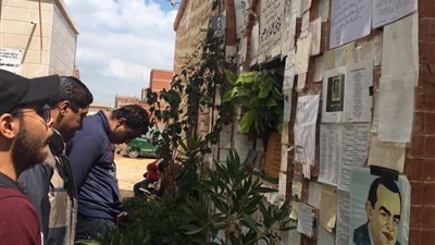 في ذكرى وفاة «العراب».. توافد محبي أحمد خالد توفيق على ضريحه (صور)