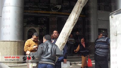 عمال البريد بالإسكندرية يواصلون إضرابهم لليوم الرابع على التوالى