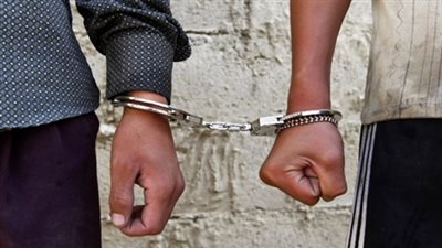 أمن الجيزة يضبط عاطلين سرقا هاتف وأموال موظف بـ«شفرة موس» في بولاق