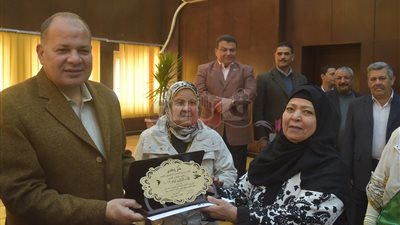 محافظ الفيوم يشهد حفل تكريم الأمهات المثاليات (فيديو وصور)