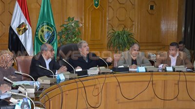 بالصور.. محافظ الإسماعيلية يشدد على سرعة تسليم قرية الأمل للمنتفعين