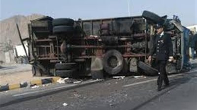 مصرع أمين شرطة وإصابة 6 سجناء في انقلاب سيارة ترحيلات بالجيزة