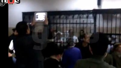 بالفيديو.. فوضى داخل قاعة محاكمة طلاب الإرهابية بالمنصورة
