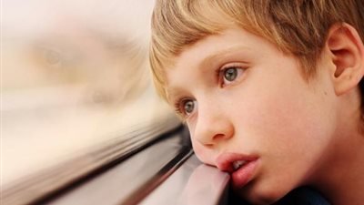 7 علامات تنذرك بإصابة طفلك بالتوحد