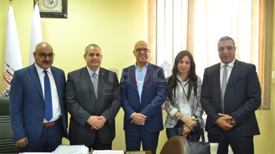 أشرف عبد الباقي يتبرع بإيرادات 