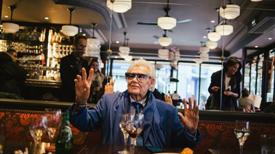 من داليدا وصوفيا لورين إلى جاك شيراك.. حكايات أمير فرنسا الأزرق