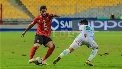 الأهلي يعتلي قمة الدوري بهدفي معلول وجمعة في مرمى الاتحاد