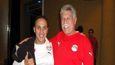 «ابني معايا».. مدربون استعانوا بأبنائهم في تدريب فرقهم.. حسن شحاتة يستعين بنجله إسلام لتدريب المقاولون العرب.. أحمد طارق العشري بجانب والده مع حرس الحدود.. ورامون دياز ضمن القائمة