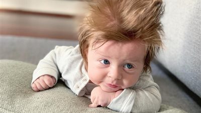 شعر طفل يثير ضجة أينما ذهب (صور)