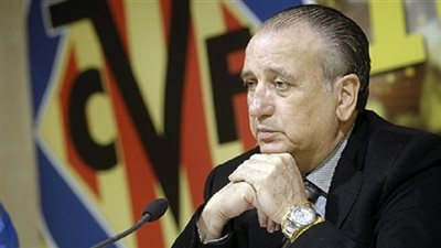 رئيس فياريال يوجه اتهاما خطيرا لبرشلونة بشأن سرقة اللاعبين