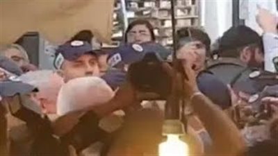 رشق نتنياهو بالطماطم في سوق للخضار بتل أبيب (فيديو)