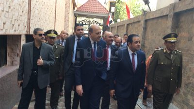 وفد برلماني يتفقد غرف حجز مكيفة بقسم أول شبرا الخيمة