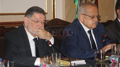 الخرباوي: «الإخوان» كالقمر يضيء من بعيد وحقيقته مظلم