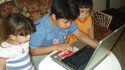 طرق حماية نظر طفلك من الأجهزة الإلكترونية