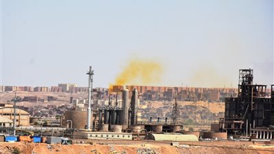 رفع تقرير لوزيرة البيئة بشأن انبعاث أدخنة من مصنع كيما أسوان