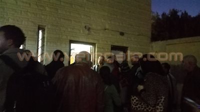 بالفيديو والصور.. ليلة الرعب في مترو الأنفاق.. القطار يسير بسرعة جنونية ويتجاوز 10 محطات دون توقف.. صراخ وإغماءات.. دهس فتاة تحت الأقدام.. والشرطة للمواطنين: «ملناش دعوة هو إحنا اللي سايقين؟»