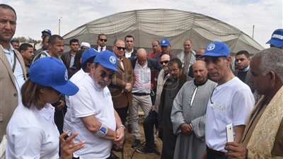 محافظ الفيوم ومدير 