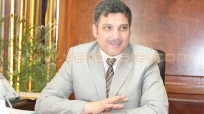 وزير الري يصل مطار القاهرة قادما من الخرطوم