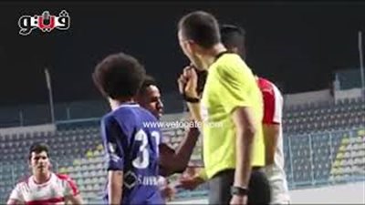 مشادات بين لاعبي الزمالك وسموحة والحكم يتدخل (فيديو)