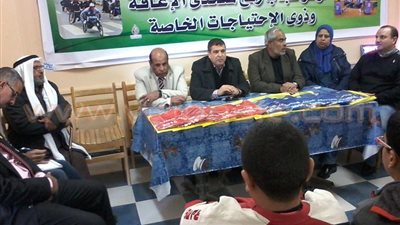 بالصور.. رئيس مدينة رفح يكرم طلاب مدارس المنطقة العازلة