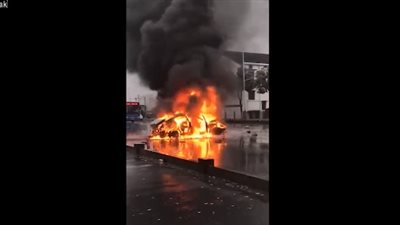 سيارة BMW تطير في الهواء وتتحول لكرة نارية (فيديو)