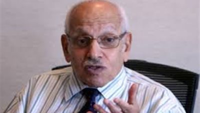 كيف تنكر الإخوان لأحمد كمال أبو المجد؟