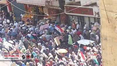 أصحاب محال الجزارة يهاجمون مسيرة الإخوان بدمياط