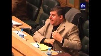 بالفيديو.. نائب أردني لعضو في البرلمان: «هاتي بوسة يا بِت»