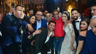 الليثي ودينا وبوسي يشعلون حفل زفاف نهى السبكي بحضور نجوم الفن (صور)