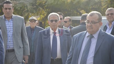 وزراء ومفكرون في جنازة أحمد كمال أبو المجد بالتجمع الخامس (صور)