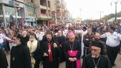 بالصور.. الكنيسة الأرثوذكسية تودع مطران الكاثوليك بالأقصر