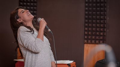 ياسمين علي تنهي بروفات حفلها بـ