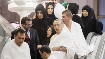 أردوغان يؤدي مناسك العمرة خلال زيارته للسعودية