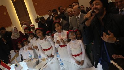 شعراوي ومحافظا القاهرة والجيزة يوزعون الهدايا على 400 طفل يتيم